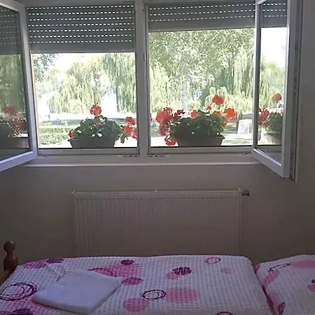 לינה וארוחת בוקר Balaton Panzio Balatonberény