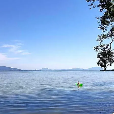 לינה וארוחת בוקר Balaton Panzio 3*