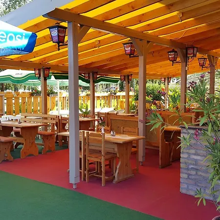 住宿加早餐酒店 Balaton Panzio