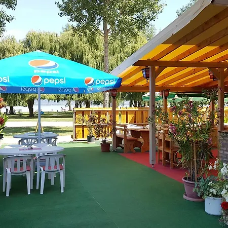 Balaton Panzio 住宿加早餐酒店 Balatonberény