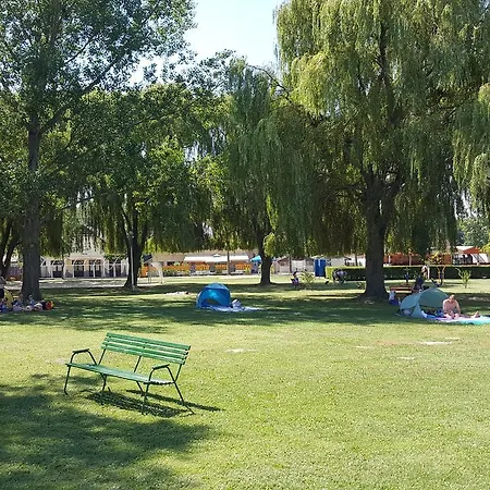 Balaton Panzio فندق مبيت وإفطار