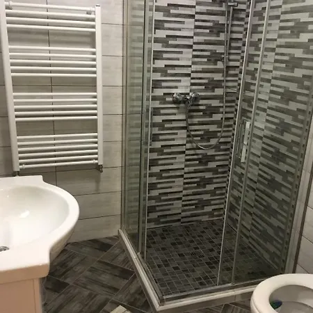 فندق مبيت وإفطار Balaton Panzio 3*